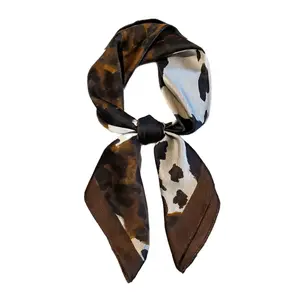 1pc Retro Leopard Print 70cm Small Square Scarf, Faux Silk Bandana for Women, Wild Animal Print Vintage Hair Scarf, Daily Hair Accessories for Ponytail Wrap