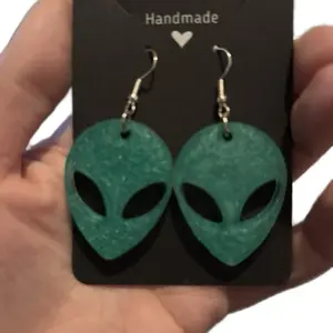 Handmade Alien Inspired UV Resin Earrings - Unique Green Design for Alien Enthusiasts