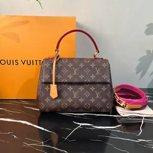 Pre-owned Louis Vuitton Leather Shoulder Bags 7.8'' R2519 Shoulder Bag C8358005449 1203 T1 Chloe