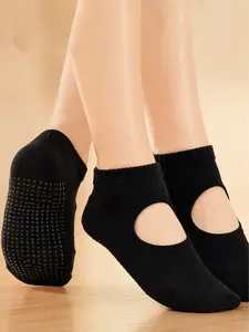 2 Pairs Non-Slip Floor Socks, Sporty Ankle Socks for Adults, Indoor Yoga Trampoline Socks, Plain Pattern, Fall & Winter
