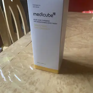 [NEW] [medicube] Kojic Acid Turmeric Vita Brightening Body Wash | For Troubled Skin, Uneven Skin | K-Beauty Gentle Cleanser, Body Wash, Korean Skincare