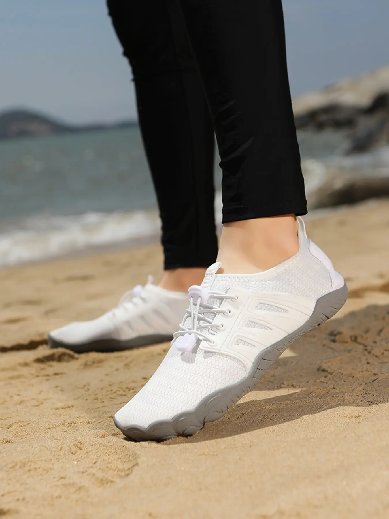Unisex Water Sports Shoes, Breathable Lightweight Quick-Dry, Sporty Water Shoes, Barefoot Feel, Ideal for Beach Vacation, Surfing, Swimming, Fishing, Diving