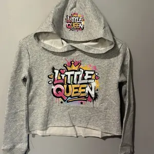 Little Queen Hoodie - Gray Long Sleeve with "Little Queen" Design, Casual Style, Perfect for Everyday Wear