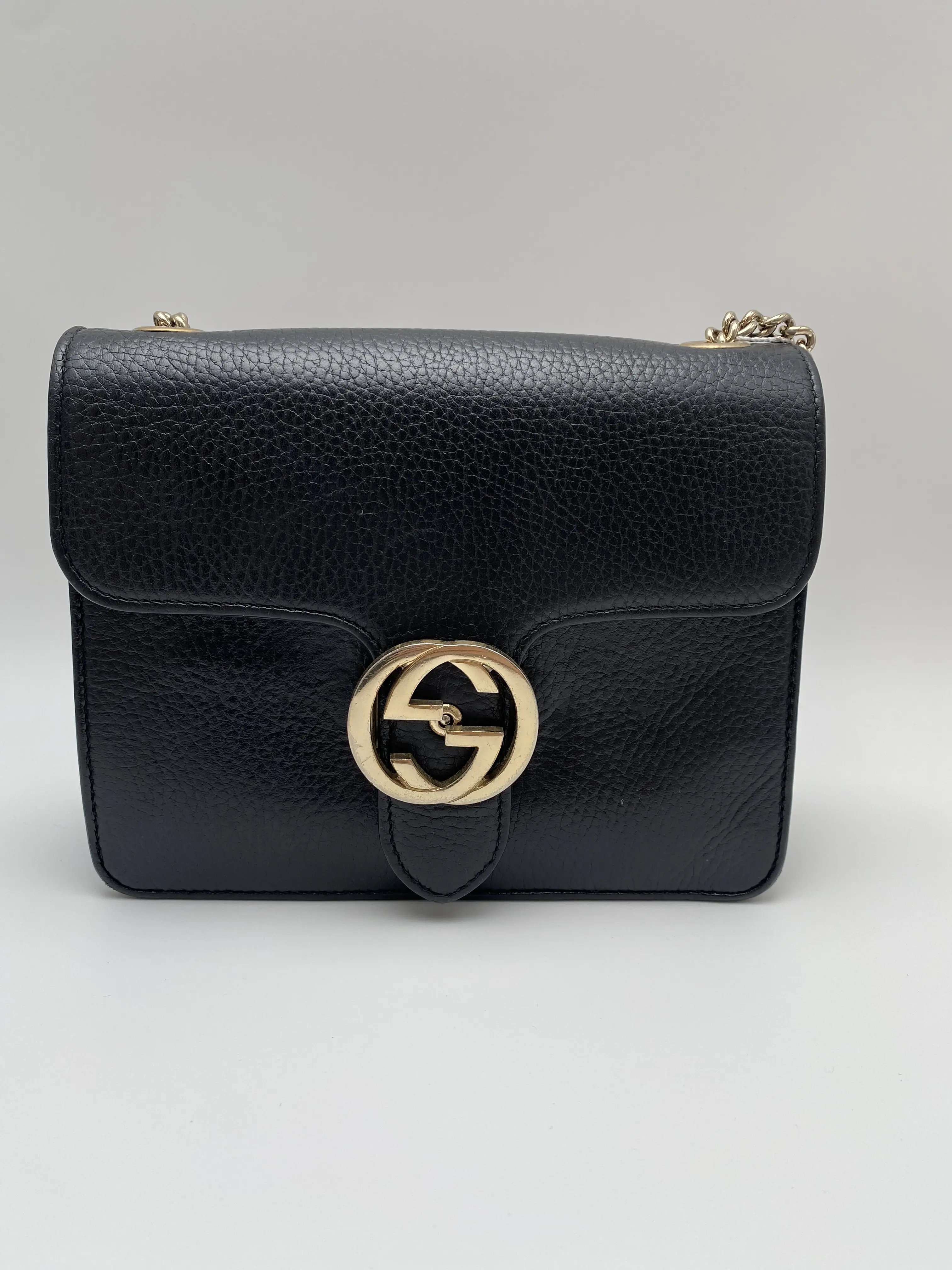 Pre-owned GUCCI Interlocking GG Shoulder Bag Black Grainy Leather, Gold Tone Hardware (Pre Loved Luxury Handbag for Women)