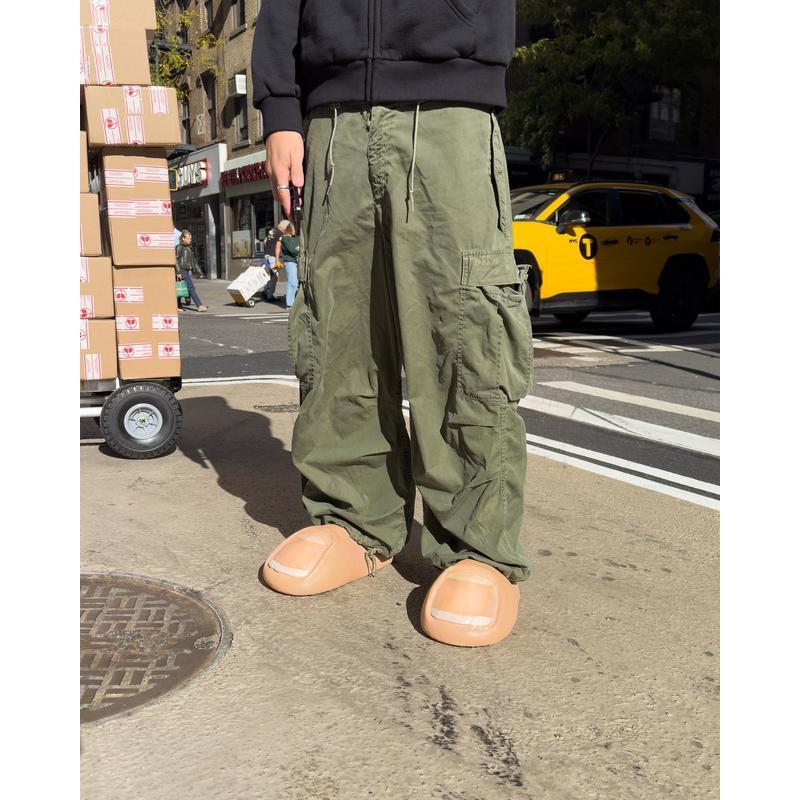 Funny Big Toe Slippers Quirky Fun Prank Bizarre Design Fun Prank Valentine’s Day Gift Cozy Indoor Slippers for Men and Women Funny Big Toe Slippers Quirky Fun Prank Bizarre Design Fun Prank Valentine’s Day Gift Cozy Indoor Slippers for Men and Women