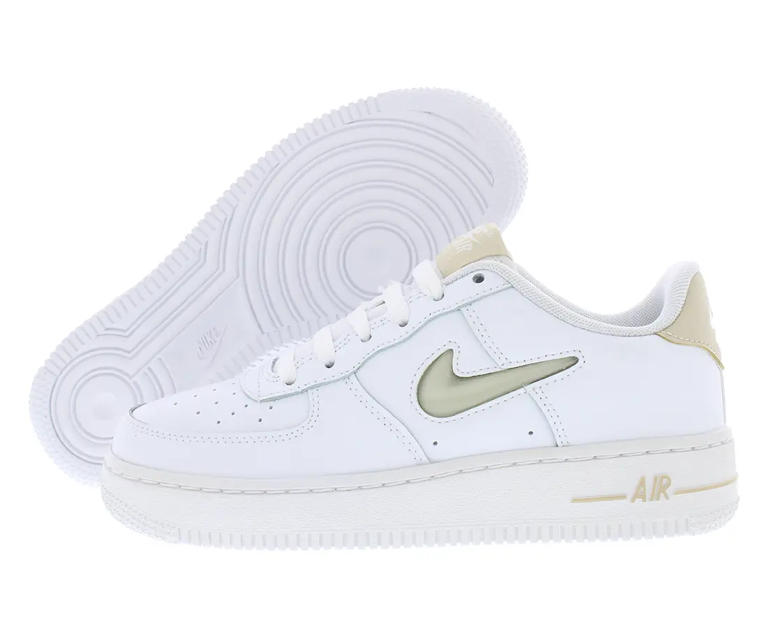 NIKE Girls' Air Force 1 GS Classic Low-Top Shoes, Solid Leather Construction for Casual, Everyday, and Athletic Wear, Round Toe, Laces, 1 Pair, Sporty Kid's Sneakers, Flat Heel (1 Cm Or Less)