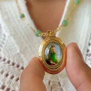 Aventurine Judas Pendant in Antique Style Locket Design