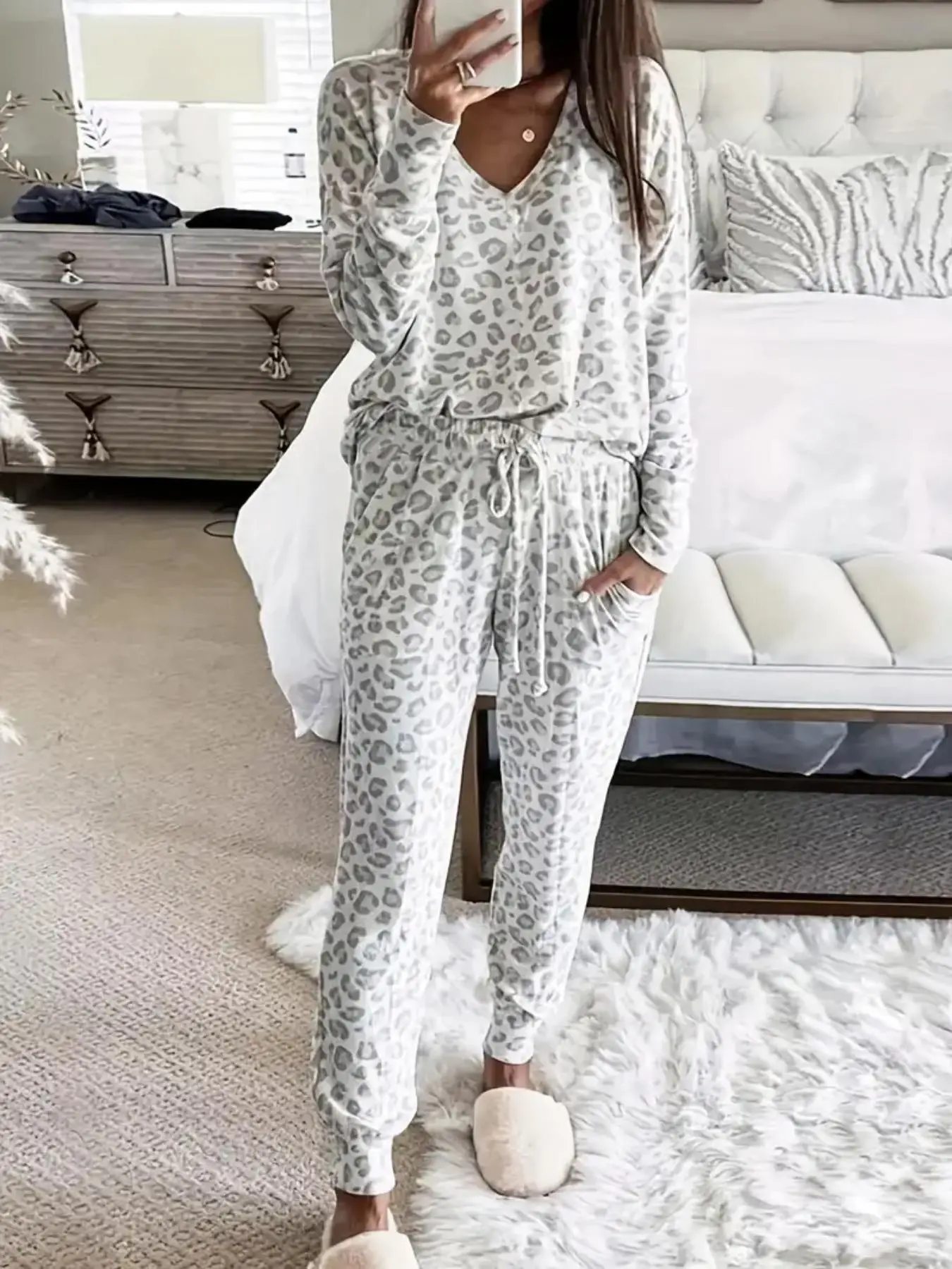 Two-piece Set Women's Leopard Print Drop Shoulder Top & Drawstring Pants Pyjama Set, Casual Comfortable Long Sleeve V Neck Top & Pocket Trousers Pj Se