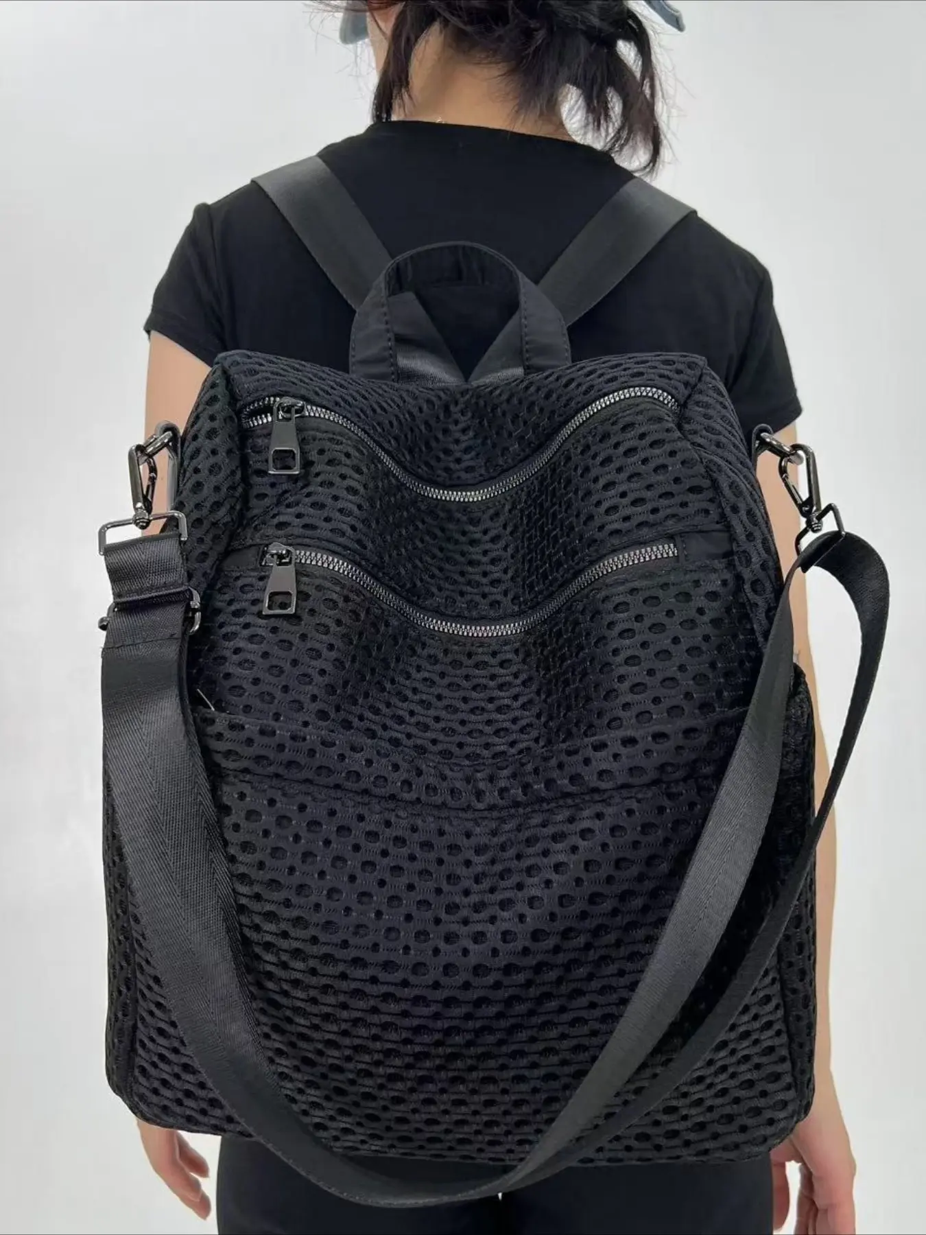 Ladies' lightweight sports backpack, Backpacks Women, short distance large capacity travel backpack, outdoor mountaineering computer bag, durable sling backpack, multiple pockets, water bucket shape, lightweight