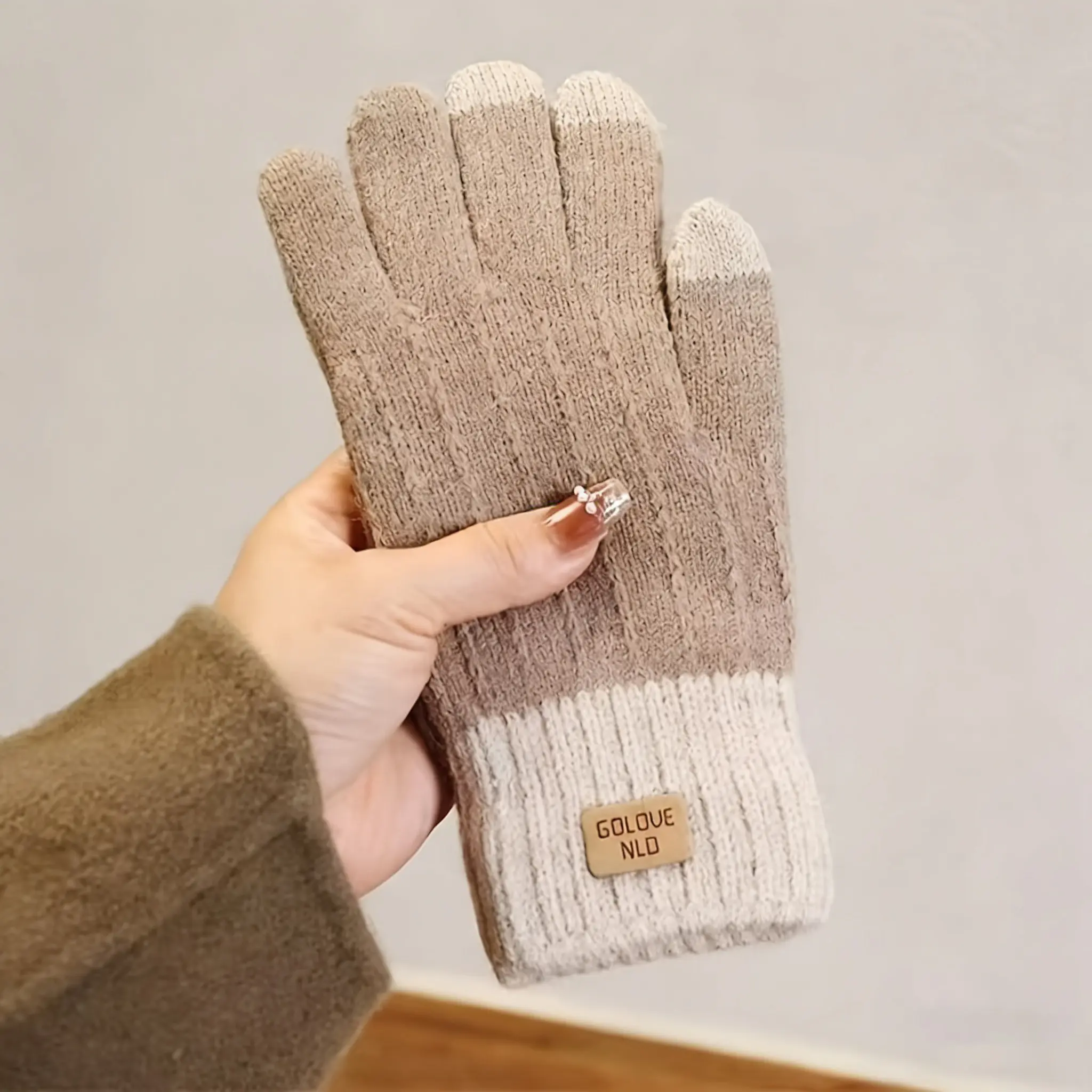 Winter warm knitted gloves, elastic cuffs, available in multiple colors, suitable for outdoor leisure and holiday gifts, soft texture, unisex style.