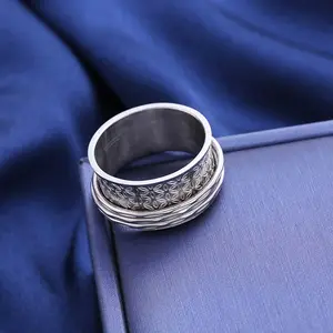 Unisex 3-Ring Stack Wide Band Artificial Gemstone Ring, Leaf Embossment, Metal Coating, Everyday Wear, Versatile Design, Multi-Size Options, Three-Ring Stack