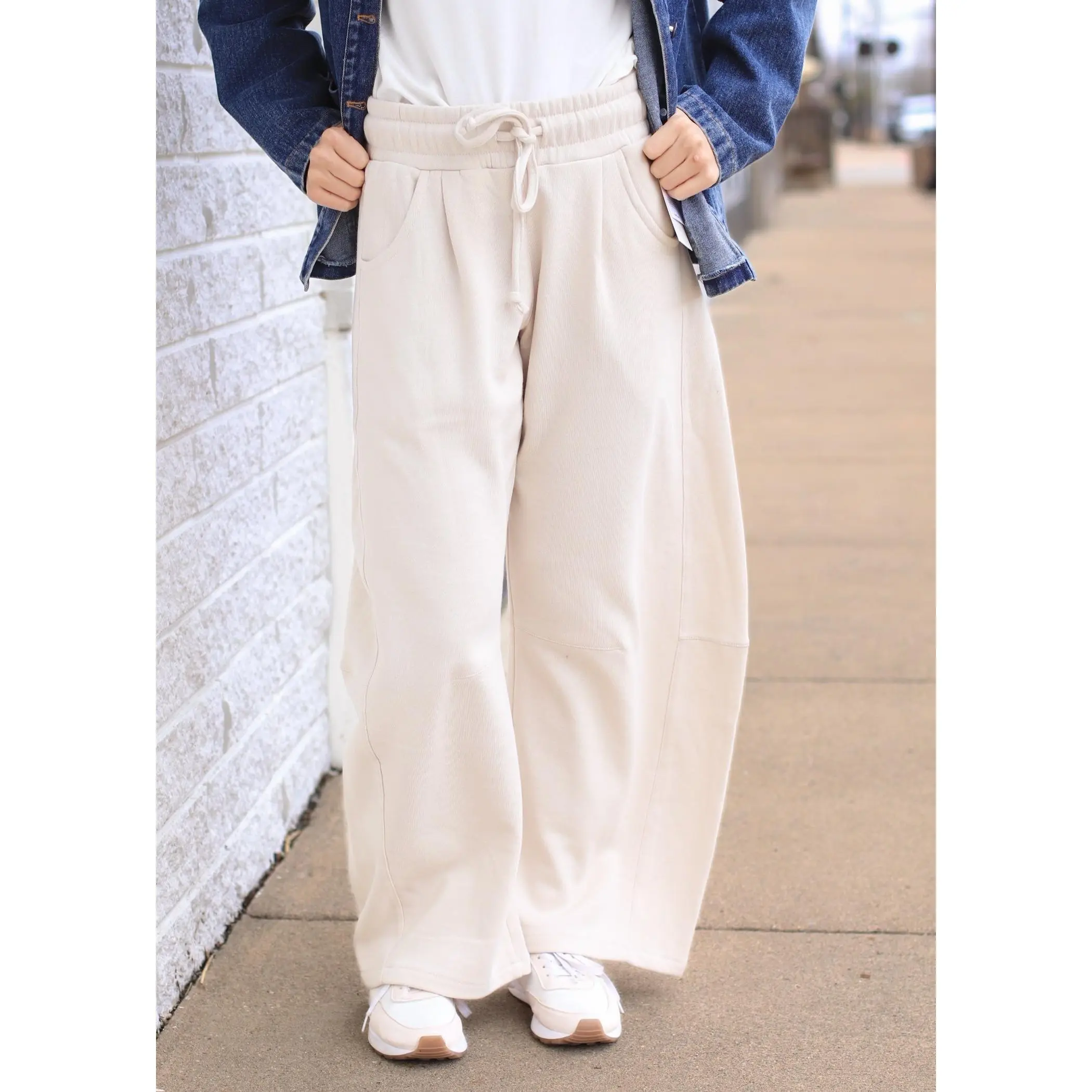 The Downtown Barrel Sweatpants in Beige
