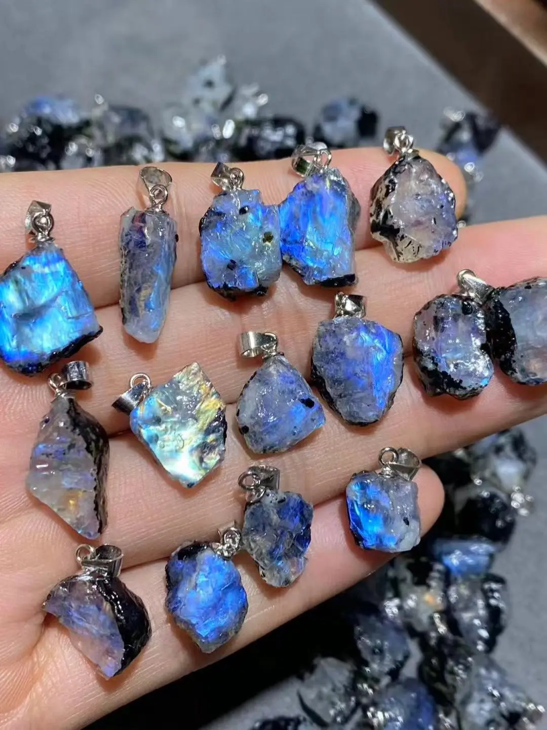 Shine(11521)gc.Rainbow moonstone pendant