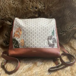 Fossil Convertible Backpack in Tan Floral Colorway Versatile Design for Backpack Crossbody or Shoulder Bag Use