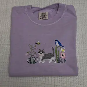 GREY CAT Spring floral meadow cat dainty embroidered comfort colors shirt/ spring shirt/ comfort colors tee/ spring cat shirt