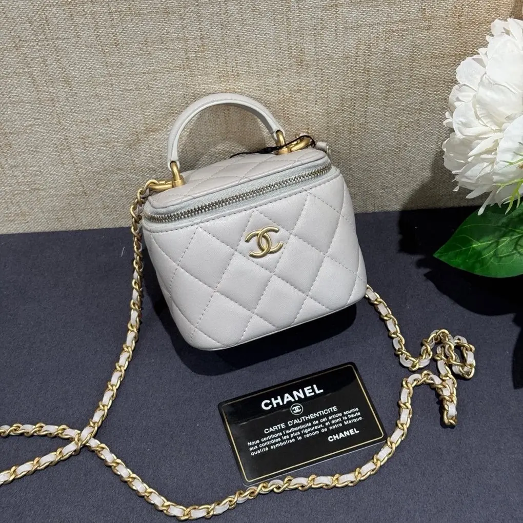 Pre-owned CHANEL Classic Cube Shape Mini Top Handle Box Bag Light Grey, Gold Hardware, Chain, 31 Series Stamp, 2419002 Ideal for Casual Wear