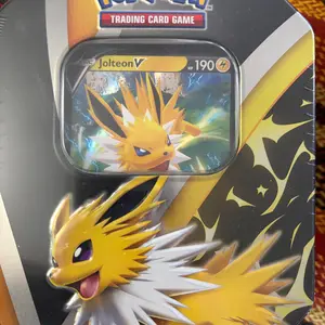 Pokemon Jolteon V Tin