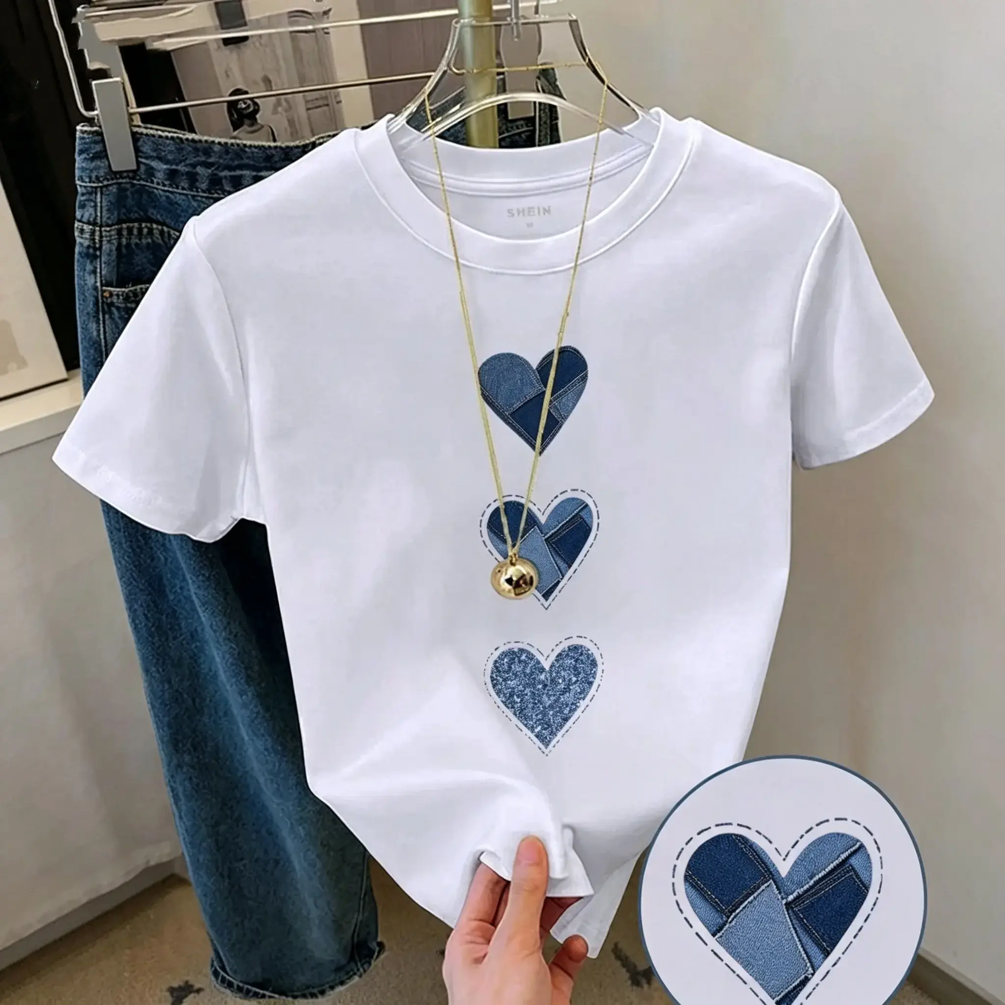 25 Premium Women's Casual Graphic T-Shirt with Denim Heart Print, Cute Short Sleeve Round Neck Streetwear Top for Summer, Shortsleeve