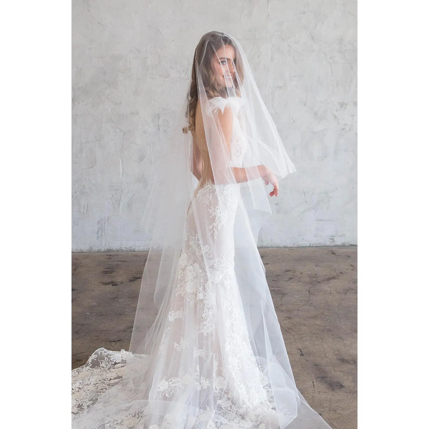 PASCAL FLOOR PLAIN VEIL WITH BLUSHER
