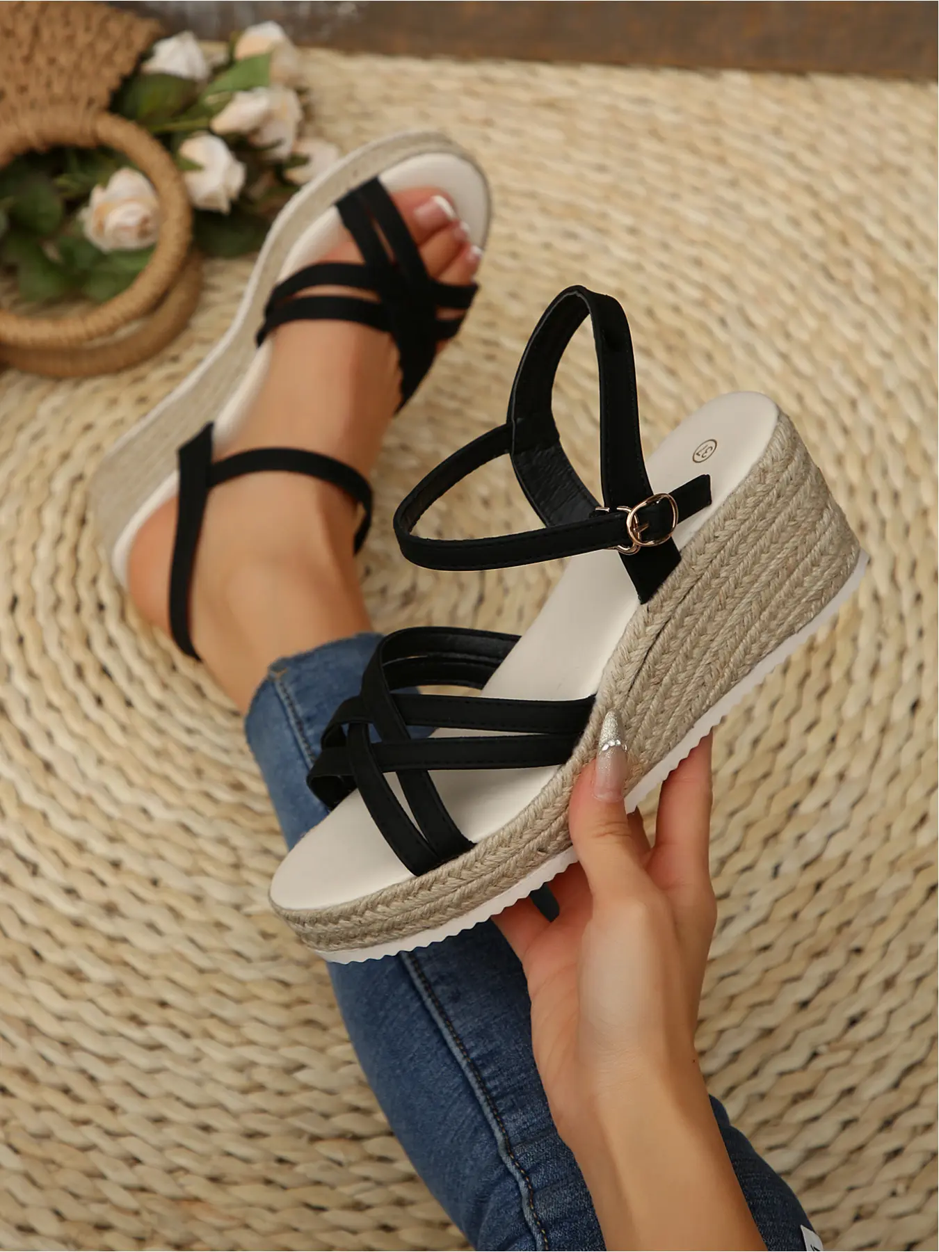 Large-size women's cross-strap wedge sandals with buckles, fashionable Ankle strap sandals, buckle design sandals, casual wedge sandals, suitable for outdoor wear, comfortable, lightweight for daily use, commuting, parties, versatile thick-soled sandals