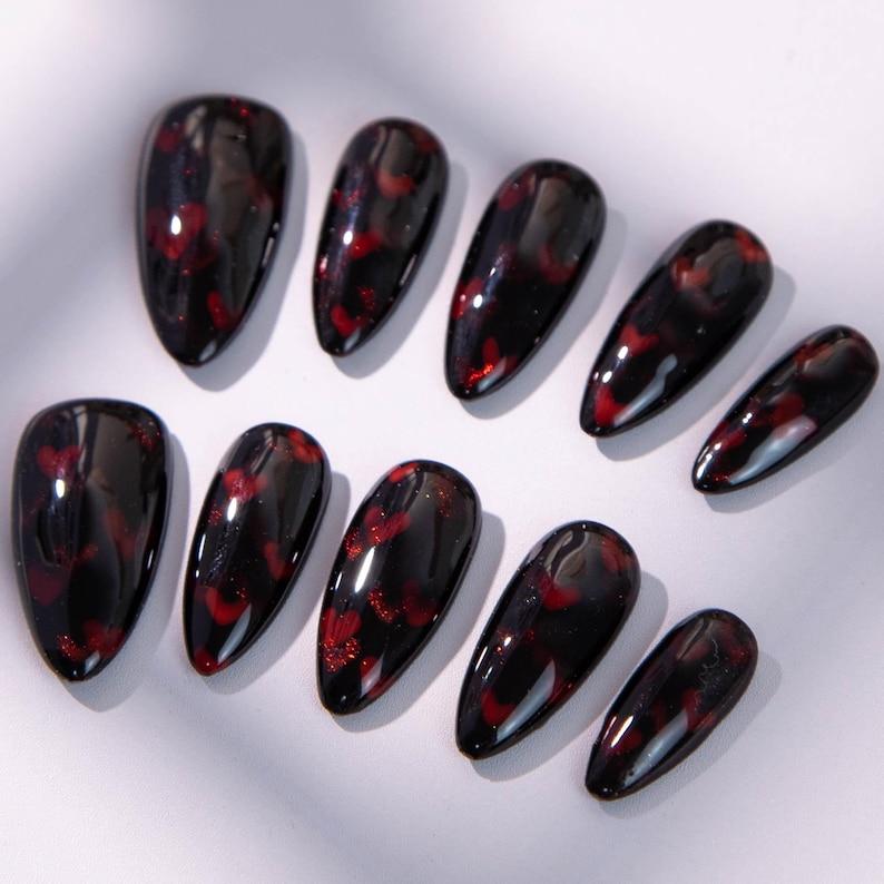 Mysterious Elegant Heart Press On Nails Fiery Heart Nail Art Gothic False Nails with 3D Gold Accents for Special Occasions