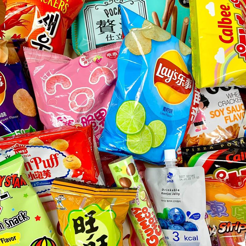 12 Full-Size Items Assorted Asian Snacks Mystery Box -4~5lbs Package Weight Included- Sweet & Savory items Rice crackers, Candies, Jellies, Gummy, Chips, Beverages - Perfect Gift Bundle Random Surprise Set