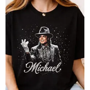 🎵 [Graphic Tee][100%cotton]Michael Jackson Inspired King of Pop Halftone Graphic Tee – Music Legend Retro T-Shirt, Unisex Casual Cotton Top, Soft Breathable Crewneck, Oversized Streetwear, Trendy Everyday Wear, Gift for Music Fans, Summer TikTok Outfit