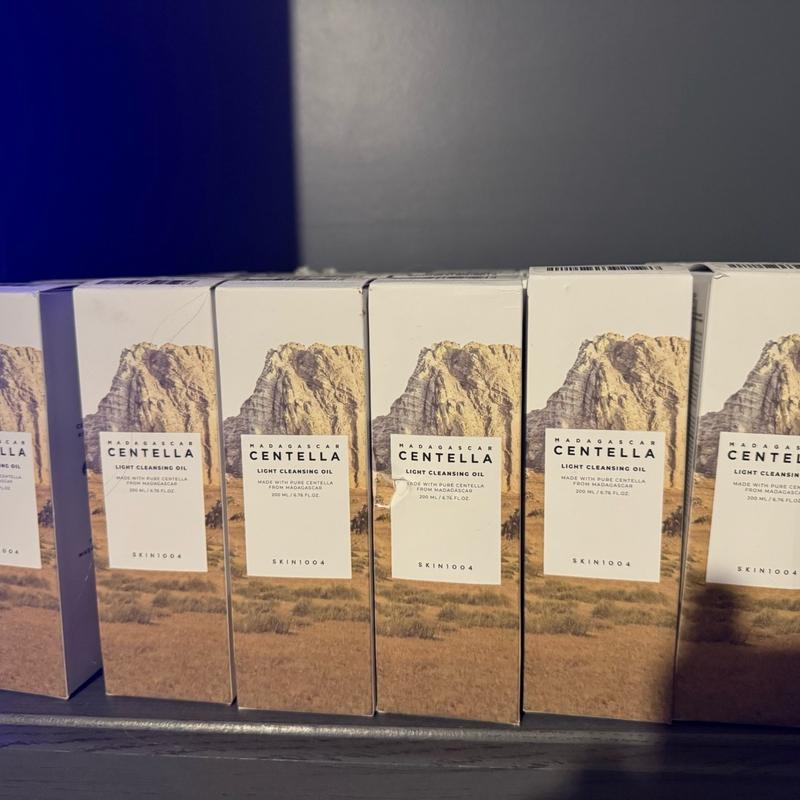 SKIN1004 Madagascar Centella Light Cleansing Oil 6.76 fl.oz, 200ml | Gentle Oil Cleanser for Face, Korean Facial Cleanser, Double Cleansing Makeup Remover Makeup Cosmetic