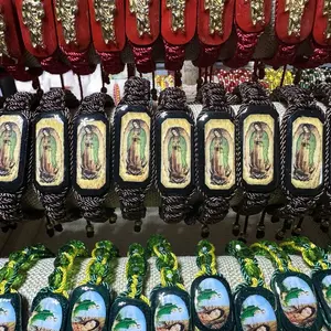Pulseras Religiosas elaboradas a mano.