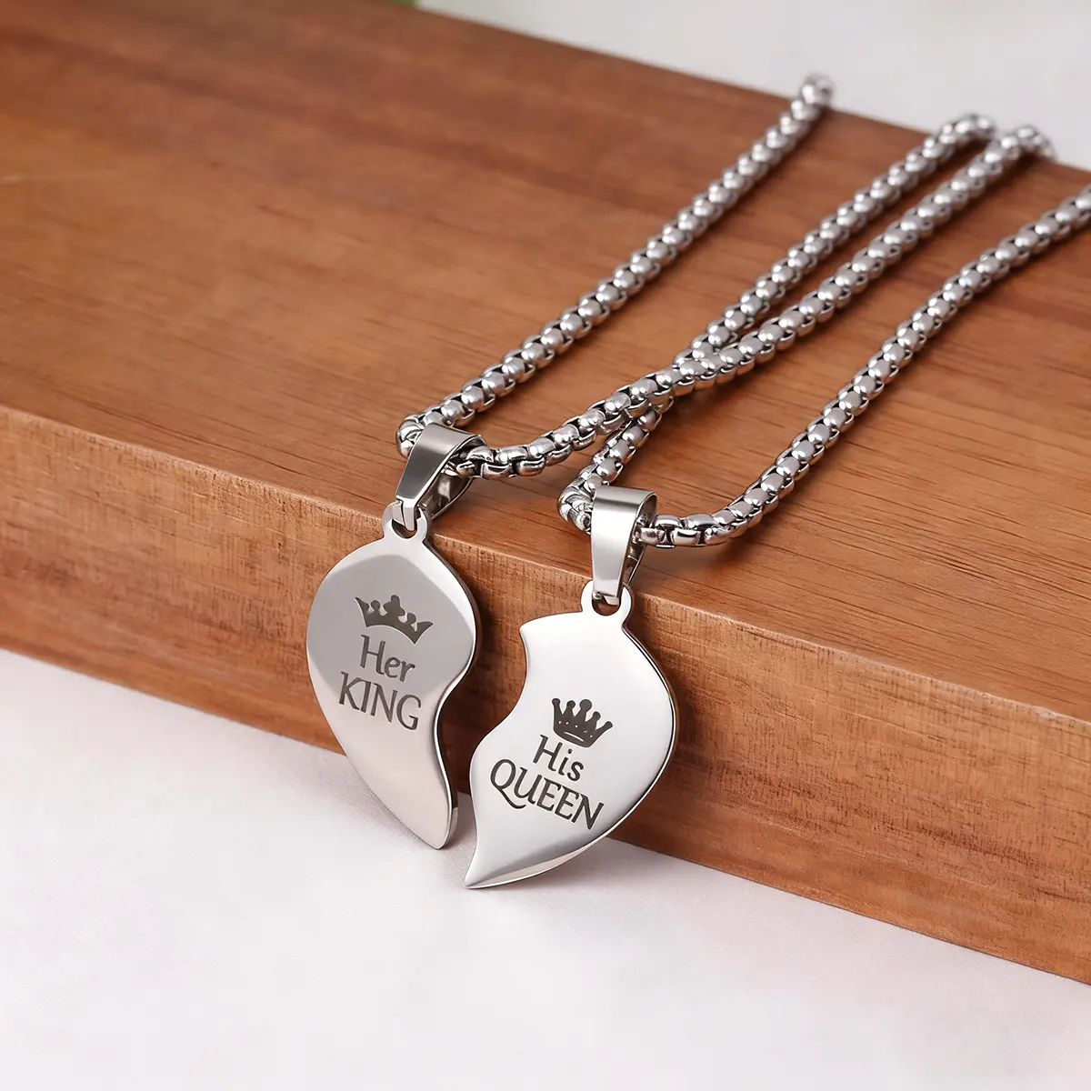 2Pcs/set Stainless Steel Chain Letter King Queen Crown Heart dinosaur Pendant Necklace Set for Couple Valentine's Gifts