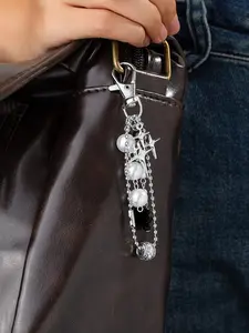 Y2K Millennium Style Pearl Star Keychain, Sweet Cool Silver Beaded Design, Fashionable Bag Charm, Unique Accessory for Women