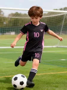 2-piece quick-dry football outfit for boys in black and pink stripes, pink number 10. Includes a team badge printed football jersey and moisture-wicking shorts, suitable for outdoor training and matches