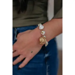 Karolina Shell Bracelet