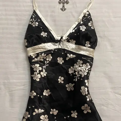 American Retro Chic Aesthetic Elegant Satin Floral Halter Top, V-Neck Trimmed Chest Bow Design, Adjustable Thin Straps, Youthful Daily Wear, Party, Vacation, Smooth, Spaghetti Strap, Strappy Camisole