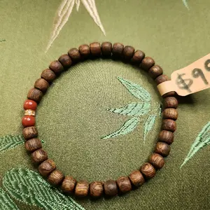 agarwood and nanhong agate and 18k gold bracelet