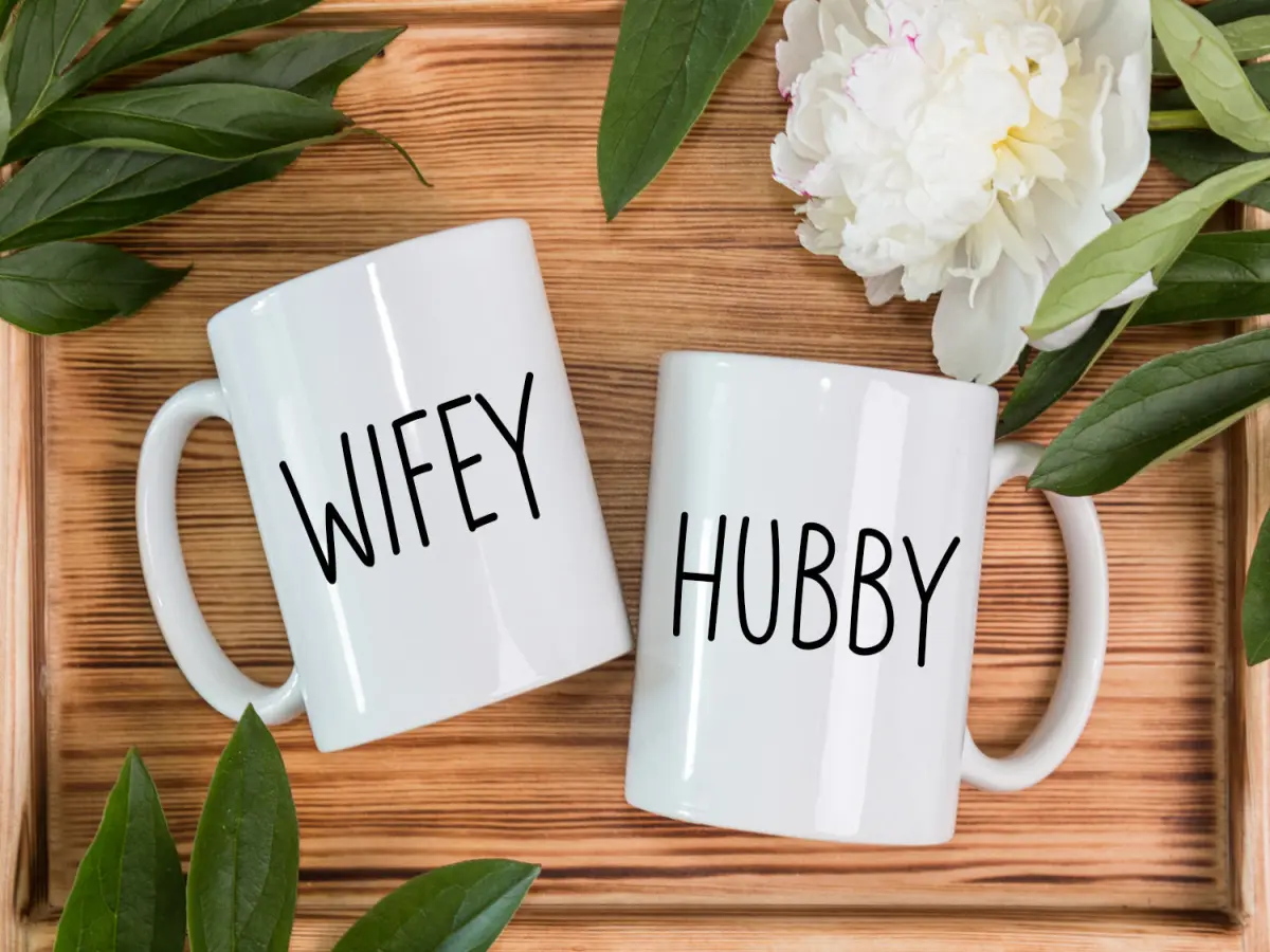 Wifey and Hubby Matching Mug Set | Set of 2 His and Hers Ceramic Coffee Mugs | Gift for Newlyweds | Newlywed Gifts for Couples Husband Wife