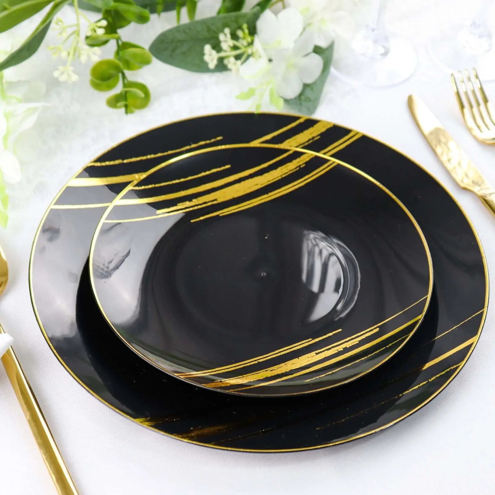 10-Pack 7" Round Brush Stroked Gold Plastic Dessert Plates, Black Dinnerware for Upscale Occasions & Modern Themed Events, Disposable Tableware Set