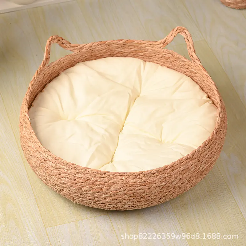 Reed cat nest + white cushion