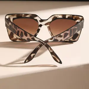 Women's Leopard Print Square Glasses - Non-Prescription Fashion Eyewear with Beige to Dark Brown Gradient Lenses, Lightweight Frames for Everyday & Formal Events - Animal Print Accessories for Women, Social Gatherings, Trendy Design, Stylis