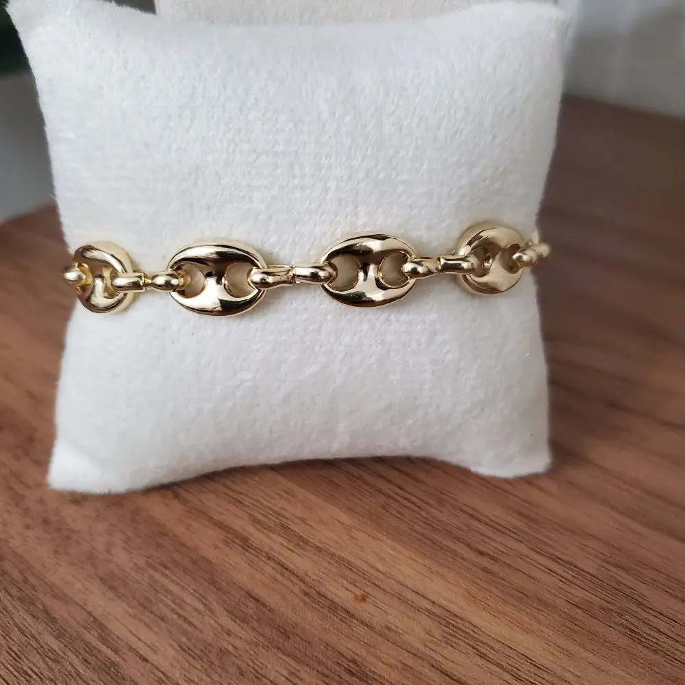 Classic-Style Pig-Nose Design Bracelet