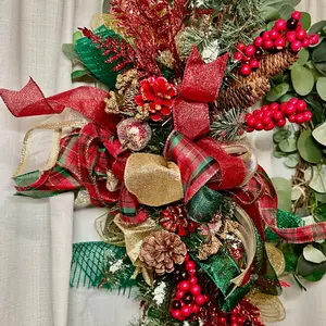 Wreath Enhancer: All that glitters IS Christmas
