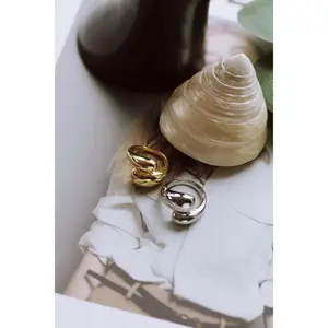 TEARDROP RING IN WHITE GOLD (WATERPROOF & 18K WHITE GOLD PLATED)