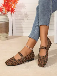 Ladies' leopard print breathable loafers, soft and comfortable shoes, classic loafers. Casual shoes suitable for daily outings and light casual occasions, pair with ripped jeans.