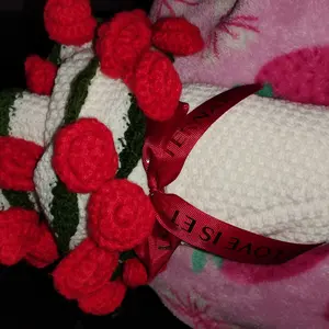 【Valentine's Day】Rose hand-woven blanket, pure handmade blanket, can be turned into a bouquet of roses blanket,a gift for the object, mother, elders, a special gift