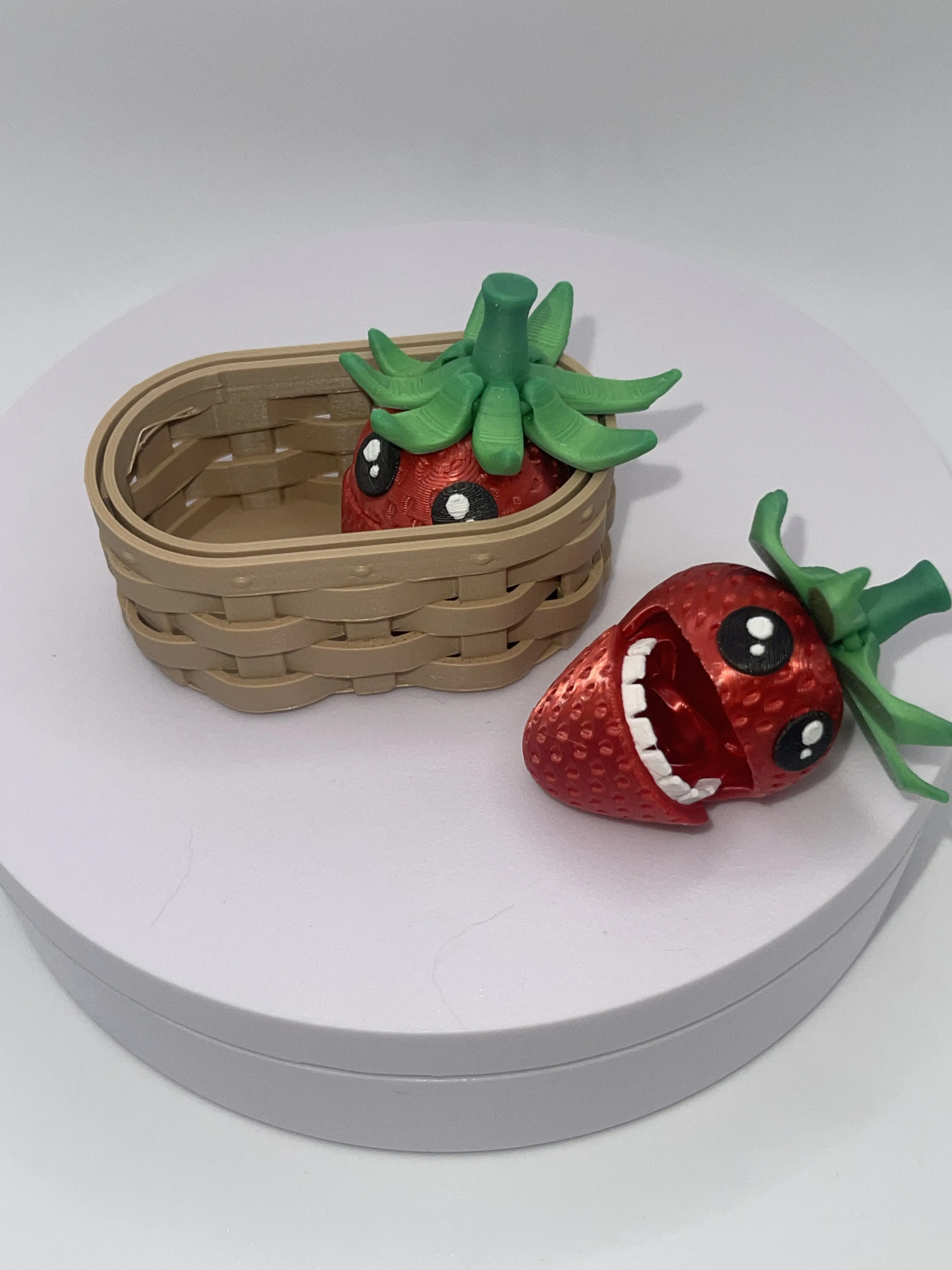 3D Printed Strawberry Stress Relief Fidget Spinner Set - Eco-Friendly Biodegradable PLA Plastic Basket with Strawberries, for Stress Relief Decoration