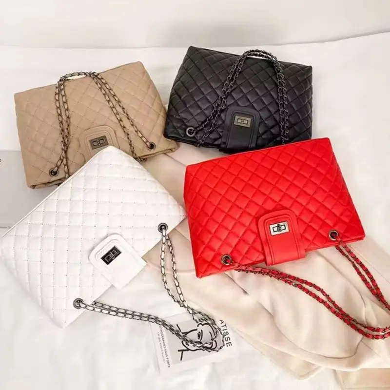 Women's Quilted Chain Strap Bag, Fashionable Shoulder Bag with a Modern Look for Business, 12x3x4 in, Fashionable Bags