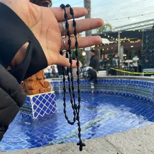 Rosario hilo negro hecho a mano