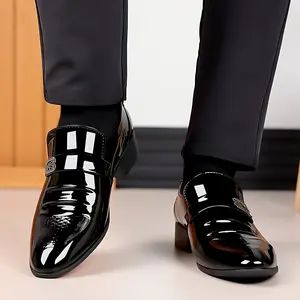 Men'S Black Slip-on Dress Shoes With Glossy Pointed Toe Stitching And Metallic Elements. Suitable For Business Casual, Wedding Wear, Banquets And Meetings, And Informal Occasions.