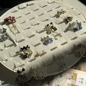Felt Earring Storage Hanging Bag, Wall-Mounted Jewelry Organizer, Display Rack for Earrings, Essential Accessory for Jewelry Lovers