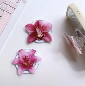 Darbie's Phone Grip Flowers Girly - Silicone Floral Accessory for Stylish Charm on Your Device with Girly Design and Floral Elements